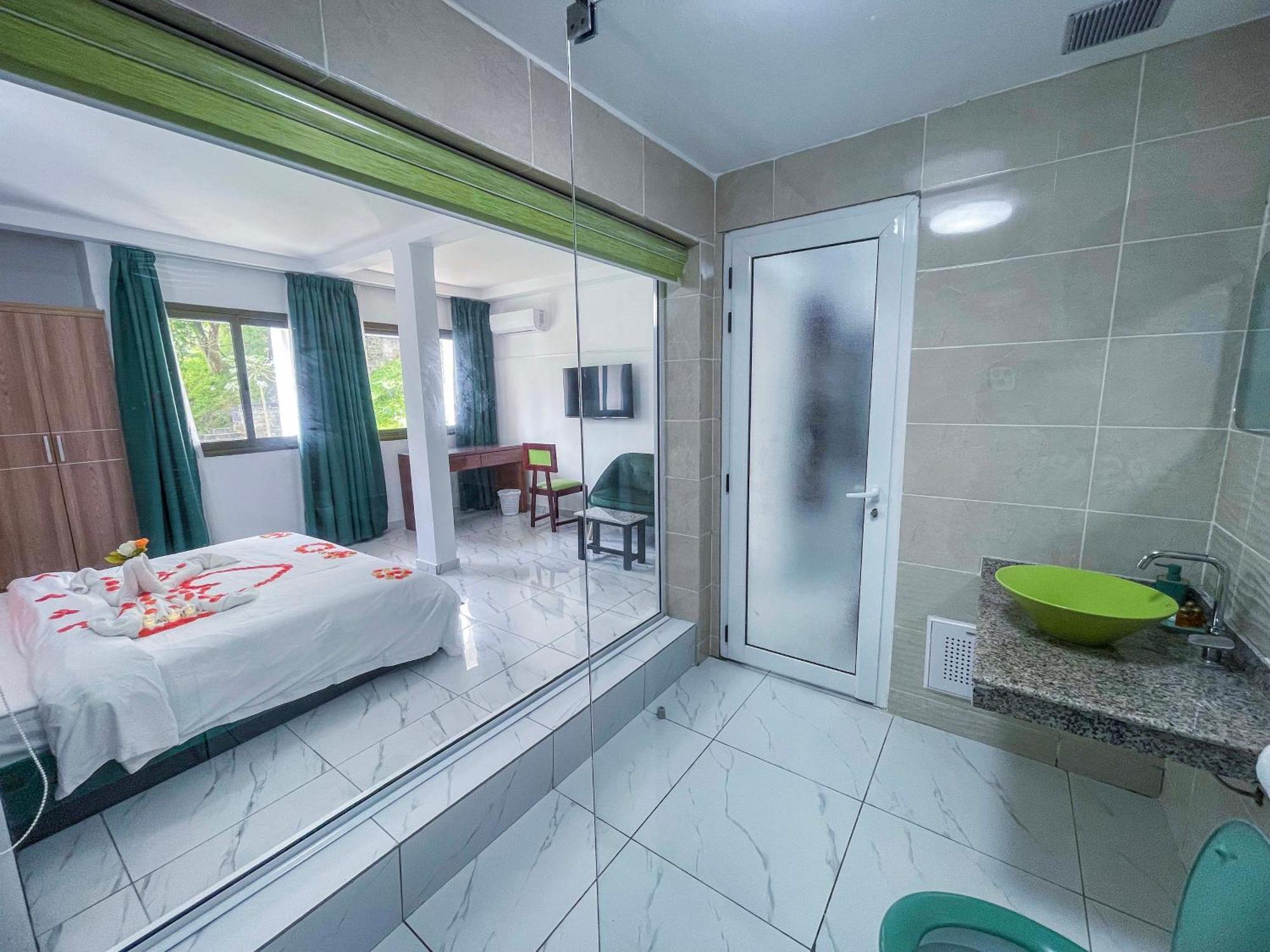 Hotel Le Vaisseau Abidjan Ngoại thất bức ảnh