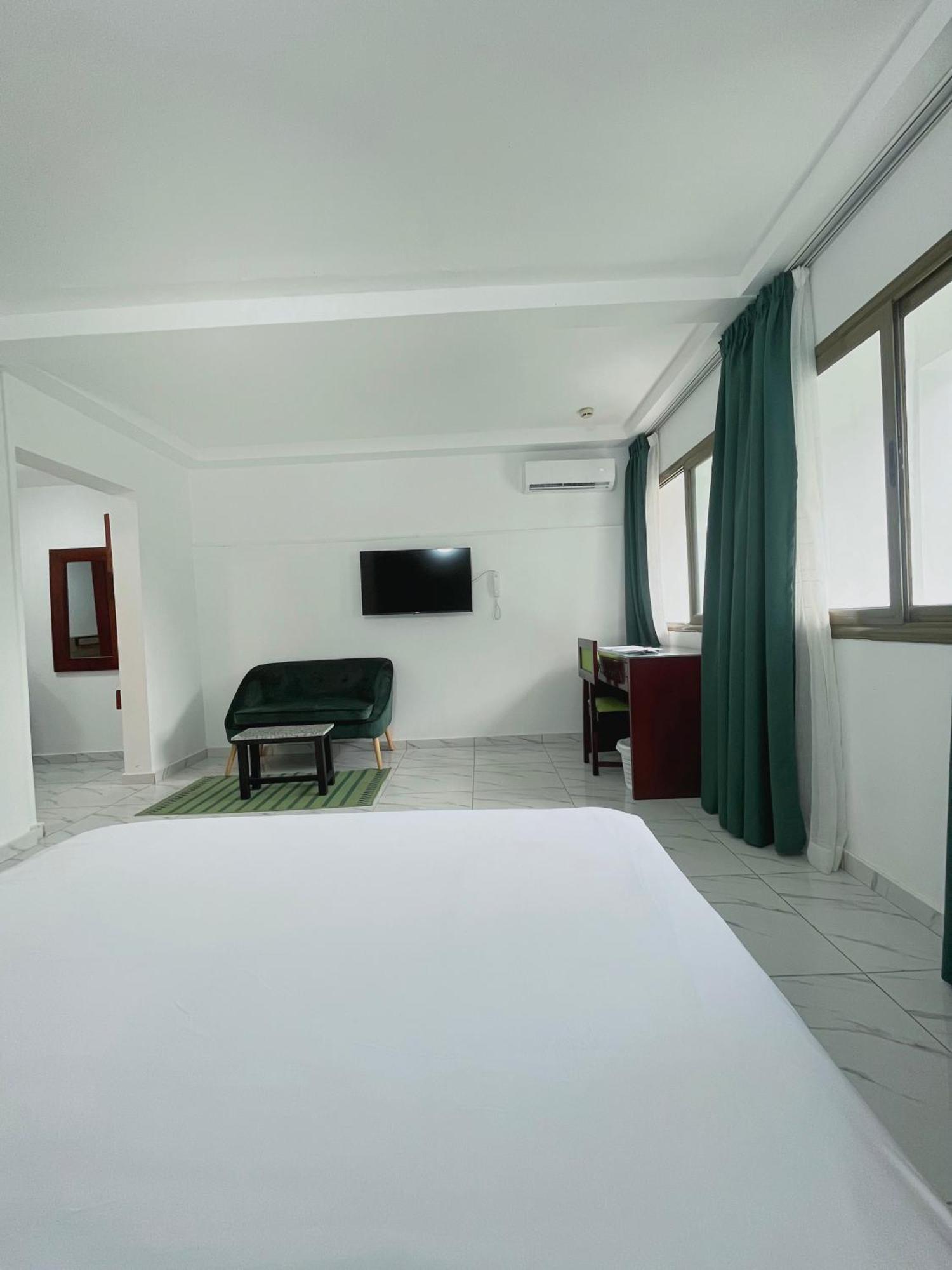 Hotel Le Vaisseau Abidjan Ngoại thất bức ảnh