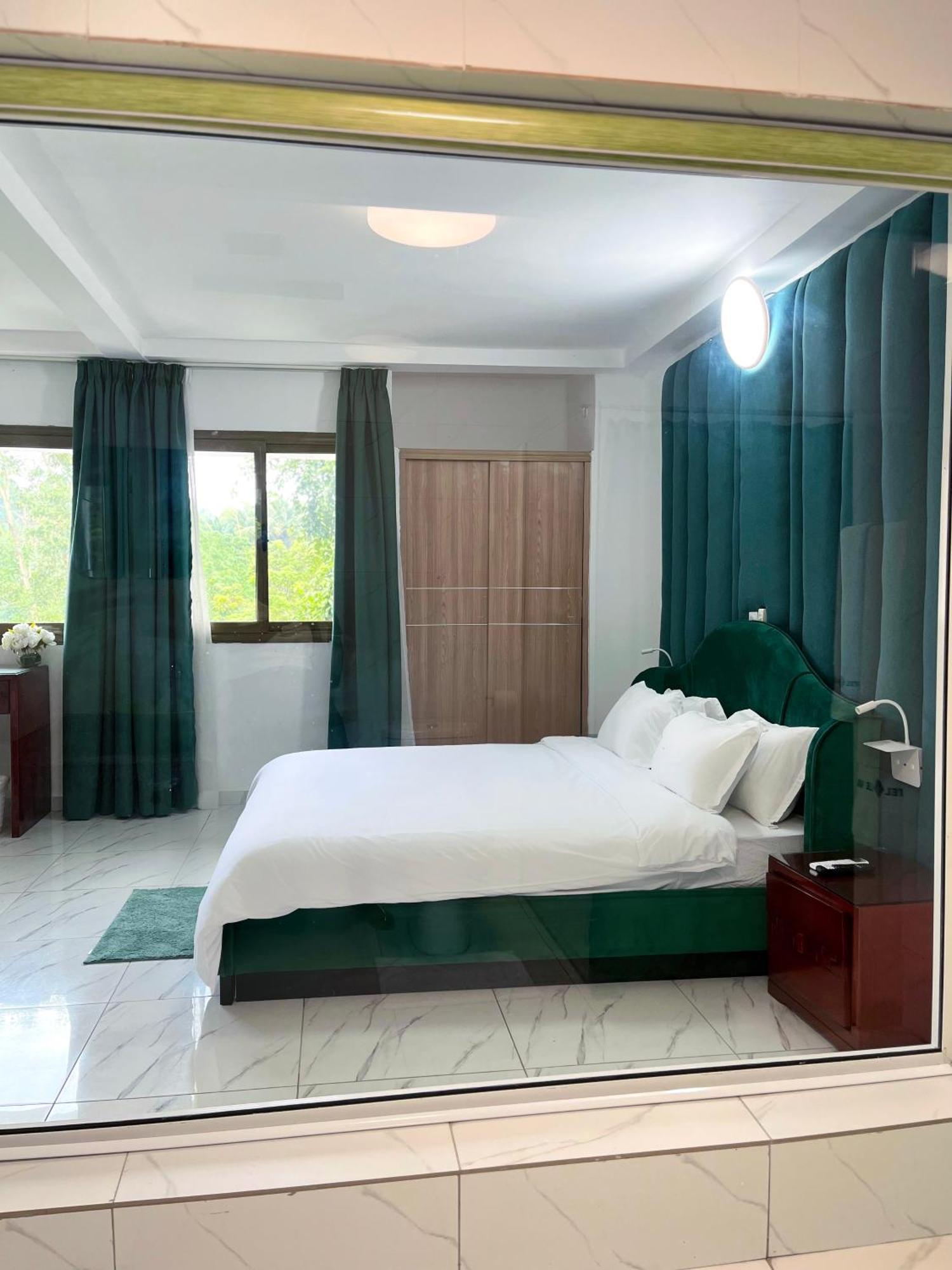 Hotel Le Vaisseau Abidjan Ngoại thất bức ảnh